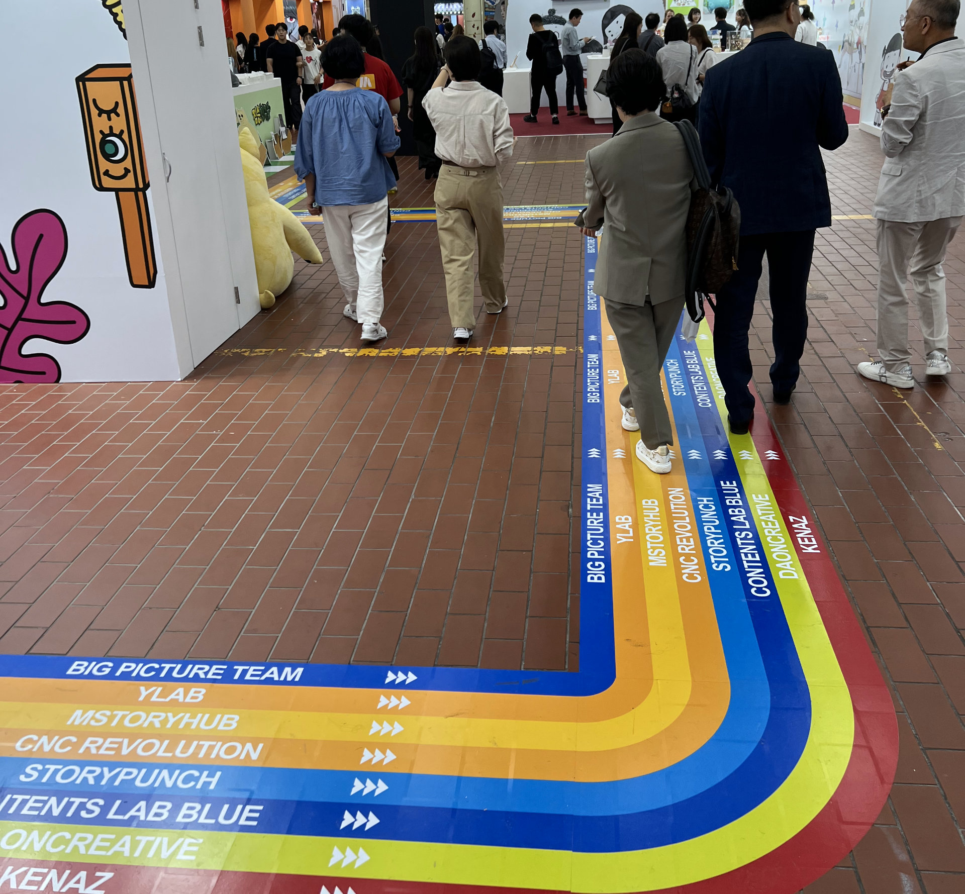 Wayfinding lines and arrows just inside the main entrance direct visitors to eight major studios.