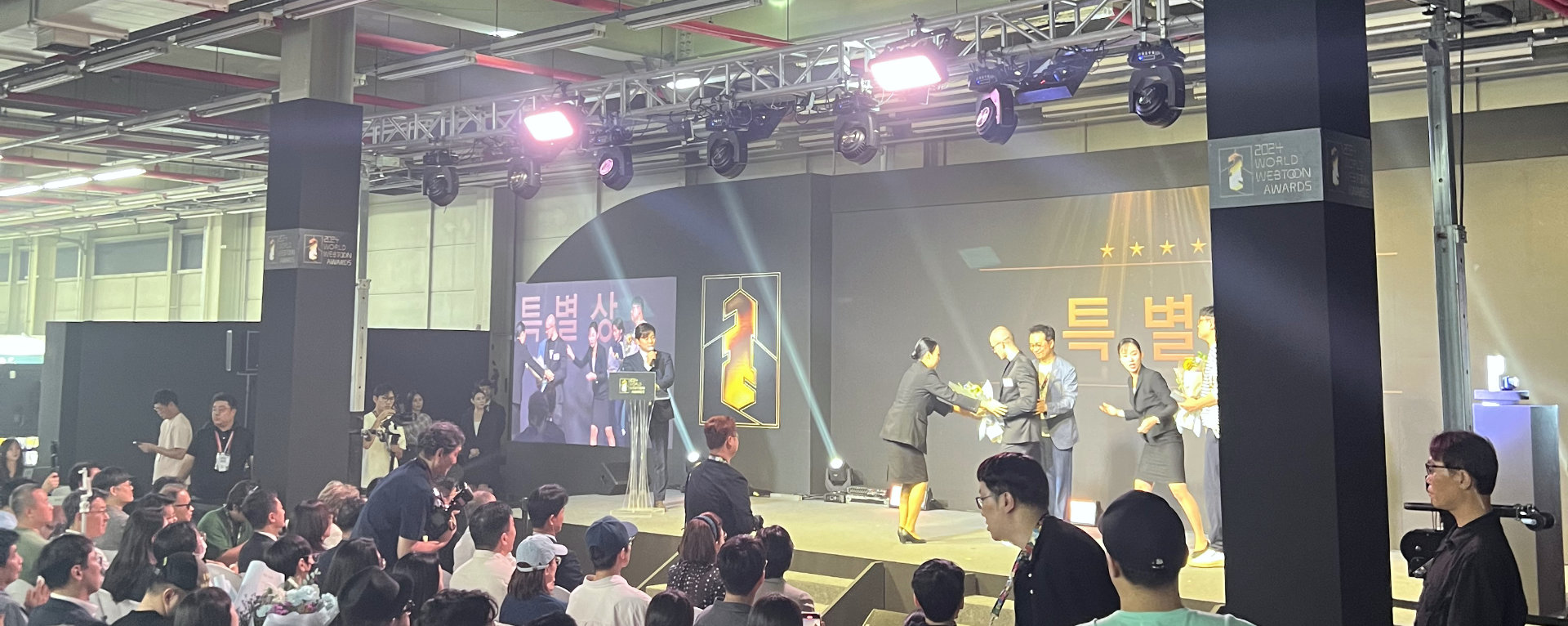 Odysseas Theodoratos received the international award (and flowers) on stage for his work on Tomahawk Angel.