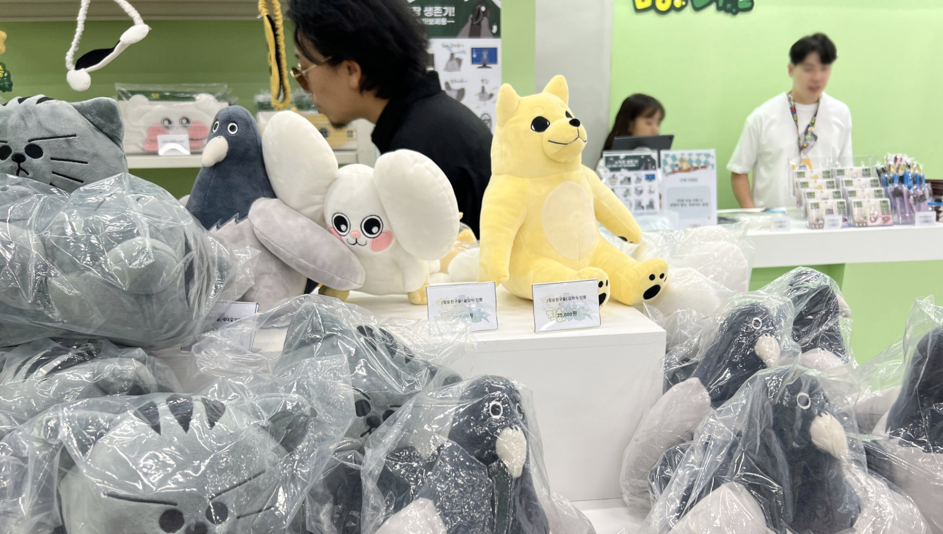 The Beast Friends (written and illustrated by Jaltaesik) booth featured some seriously cute plushies.